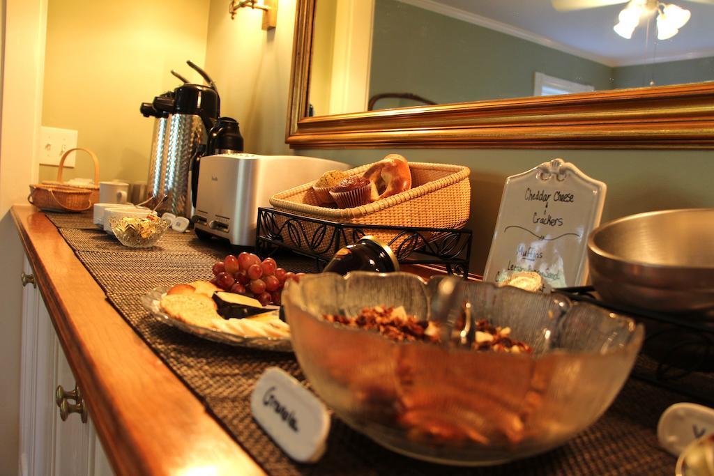 Brass Lantern Inn Нантакет Екстер'єр фото